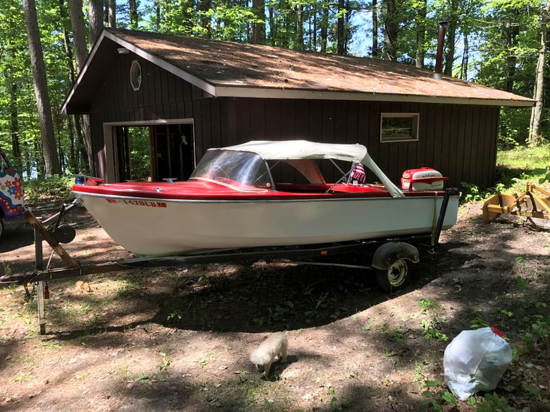 File:Esquire Boat.jpg